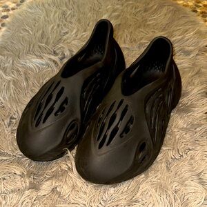 Adidas YEEZY Foam Runners, Men- size 8
